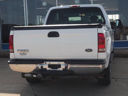 Used 2005 Ford F250 Lariat image 3