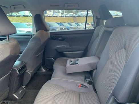 Used 2023 Toyota Highlander LE image 20