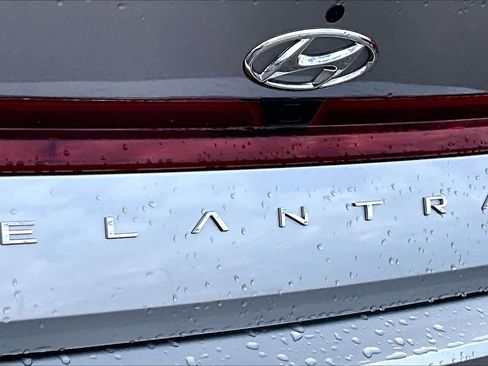 Used 2023 Hyundai Elantra SEL w/ Cargo Package image 12