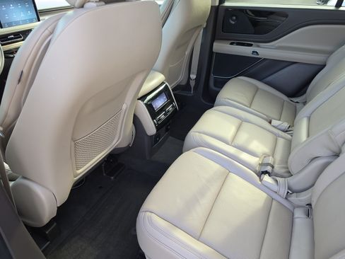 Certified 2024 Lincoln Aviator Reserve w/ Jet Package RWD image 11