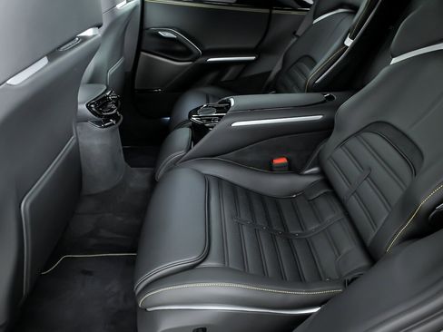 Used 2025 Ferrari Purosangue image 31