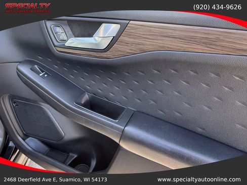 Used 2020 Ford Escape Titanium image 24