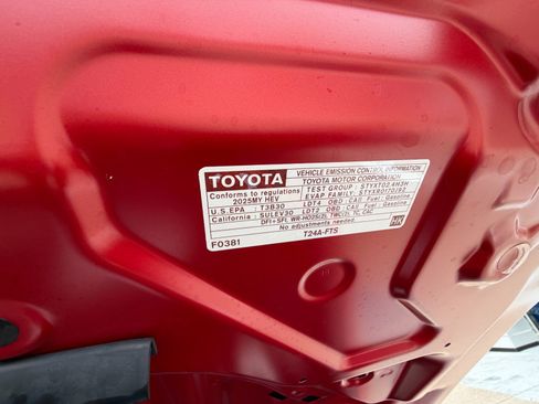 Used 2025 Toyota Tacoma TRD Off-Road image 38