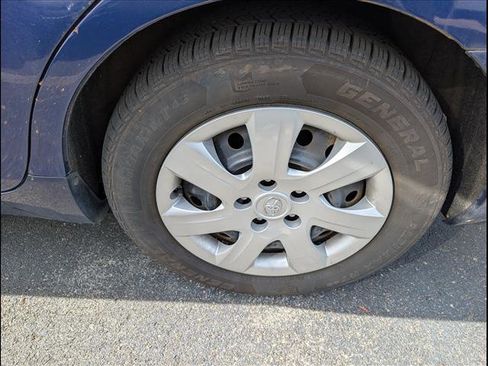 Used 2011 Toyota Camry LE FWD image 8