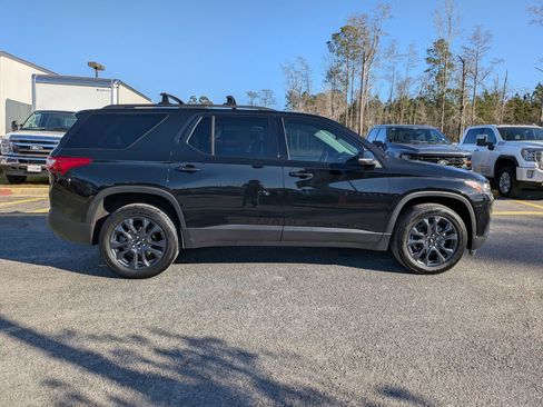 Used 2021 Chevrolet Traverse RS image 2