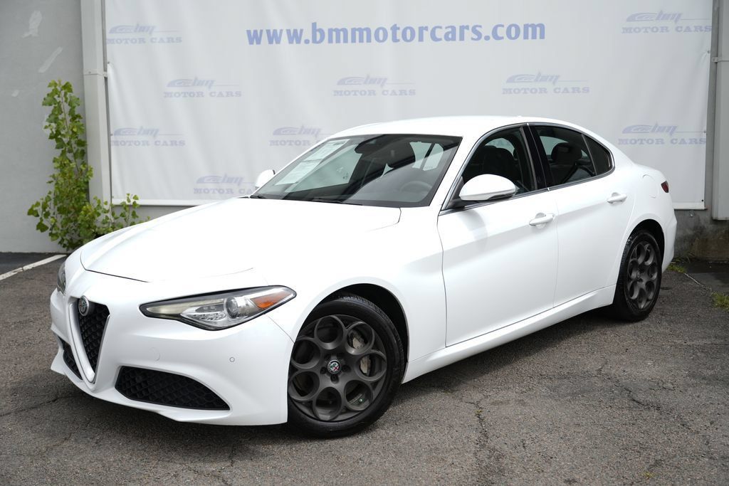 Used 2017 Alfa Romeo Giulia AWD image 2