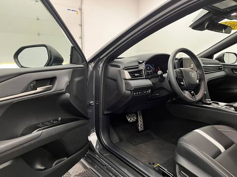 Used 2025 Toyota Camry SE image 15