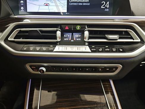 Used 2021 BMW X5 xDrive40i w/ M Sport Package AWD/4WD image 23