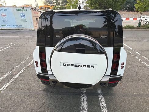 Used 2025 Land Rover Defender 110 X-Dynamic SE AWD/4WD image 6