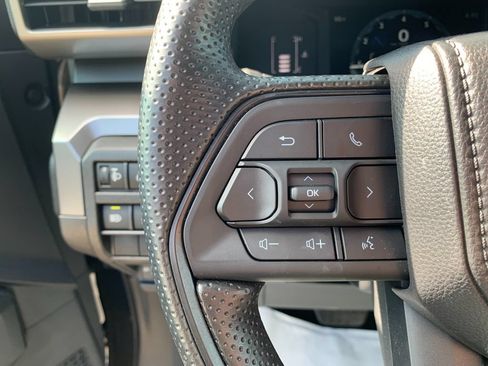 Used 2025 Toyota Tacoma SR5 AWD/4WD image 17