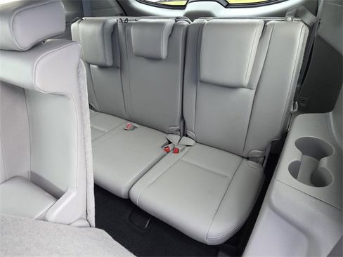 Used 2019 Toyota Highlander XLE image 16