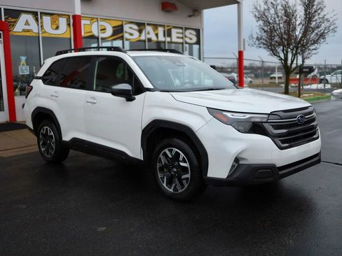 Used 2025 Subaru Forester Premium w/ Convenience Package #1 image 3