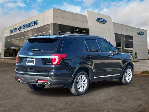 Used 2018 Ford Explorer XLT w/ Equipment Group 202A image 5