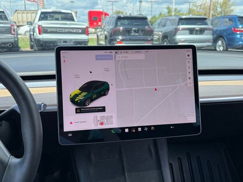 Used 2022 Tesla Model Y Long Range AWD/4WD image 3