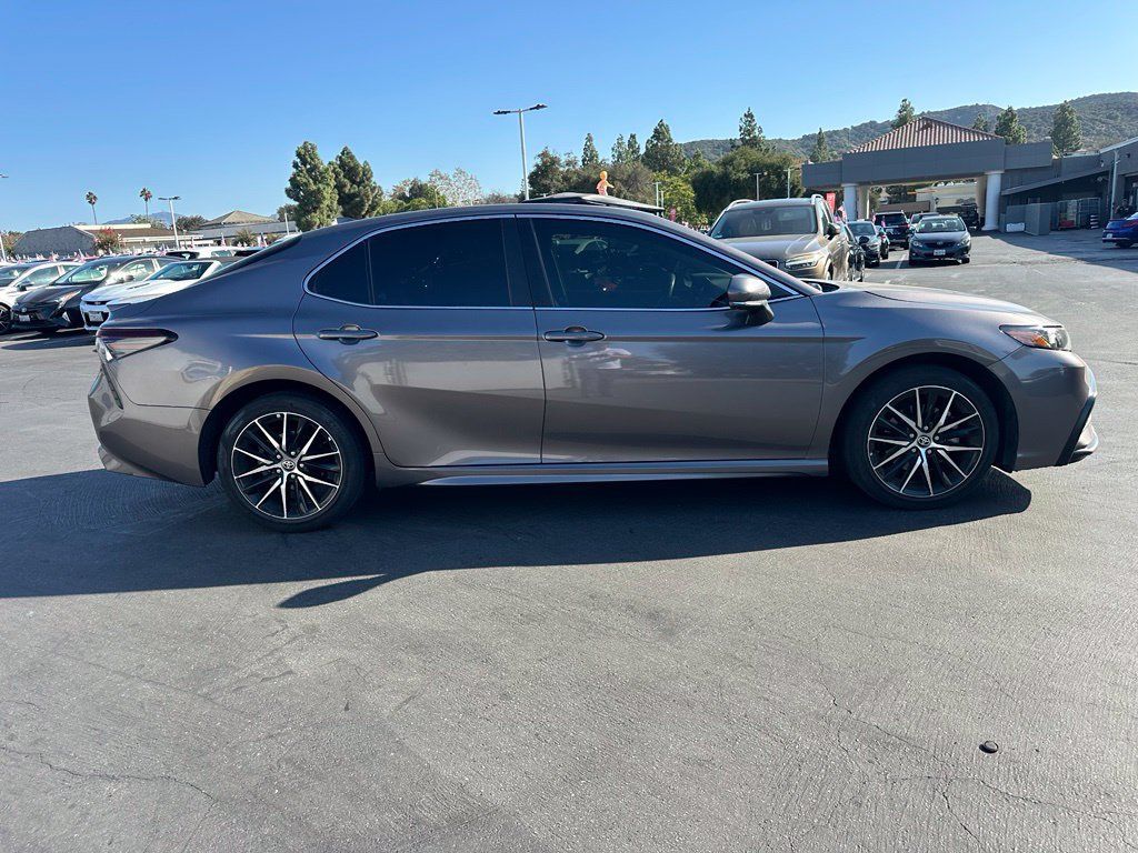 Used 2024 Toyota Camry SE FWD image 4