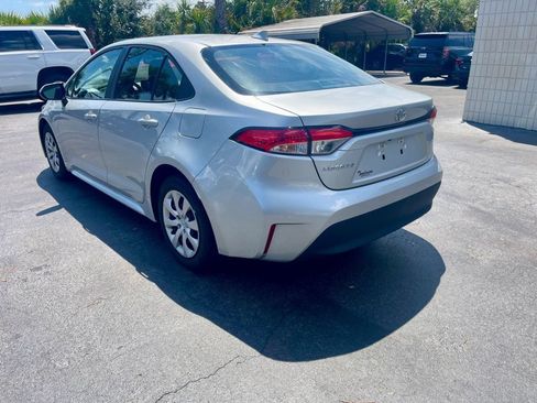 Used 2025 Toyota Corolla LE FWD image 3