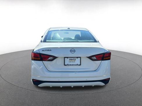 Used 2025 Nissan Altima 2.5 SV FWD image 13