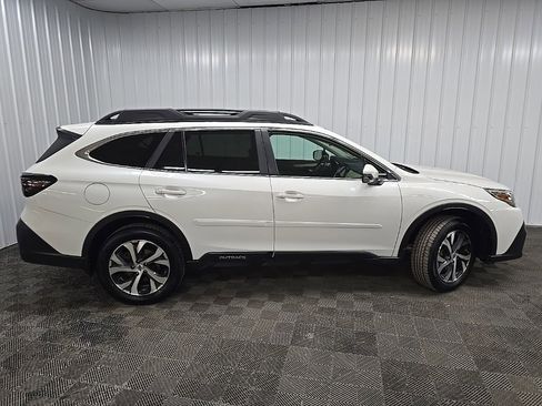 Used 2022 Subaru Outback Limited image 2