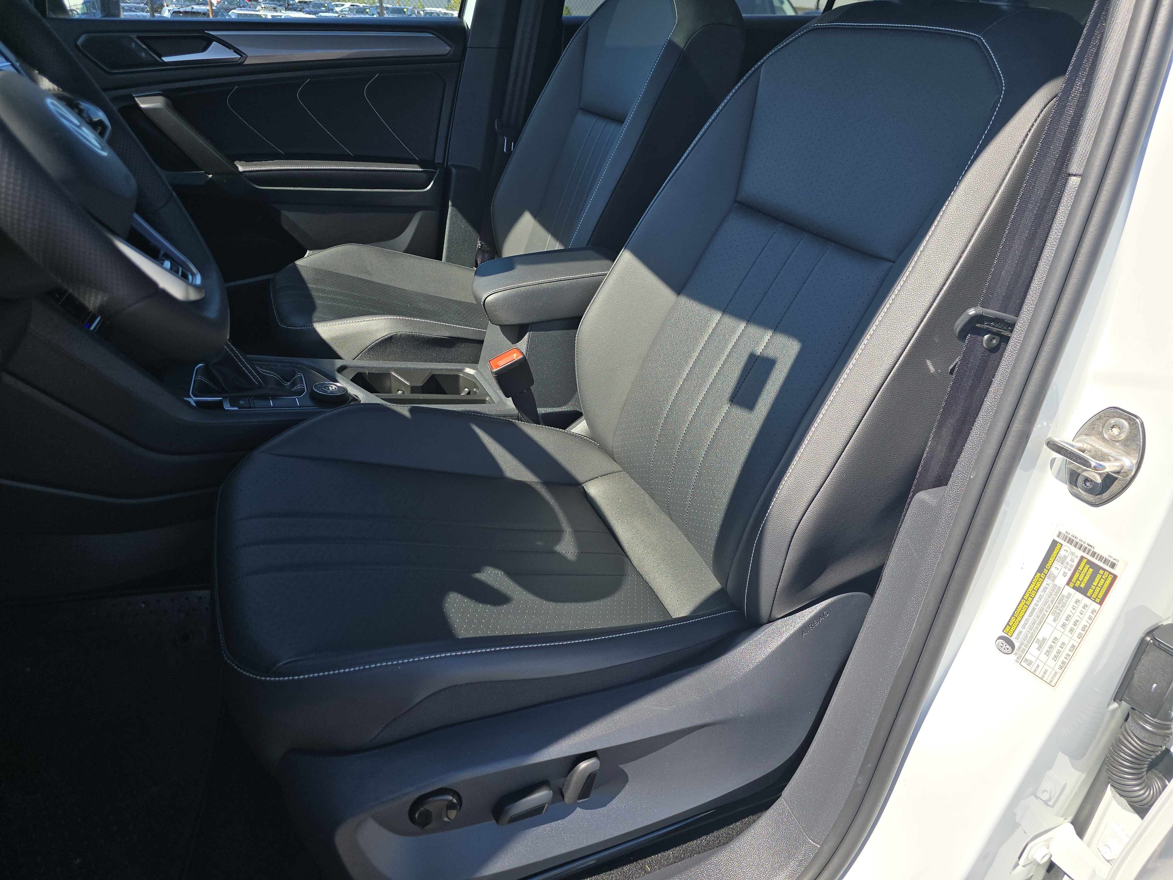Certified 2022 Volkswagen Tiguan SE R-Line AWD/4WD image 21
