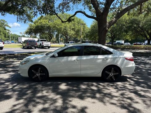 Used 2016 Toyota Camry SE FWD image 2