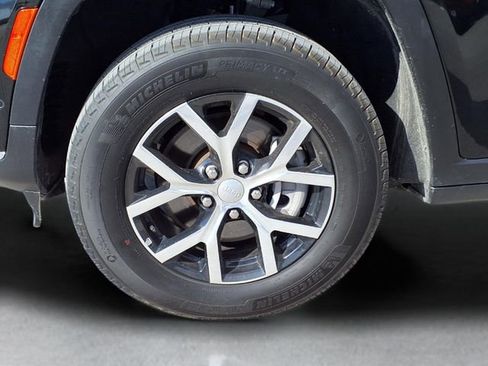 Used 2024 Jeep Grand Cherokee L Limited w/ Luxury Tech Group II image 13