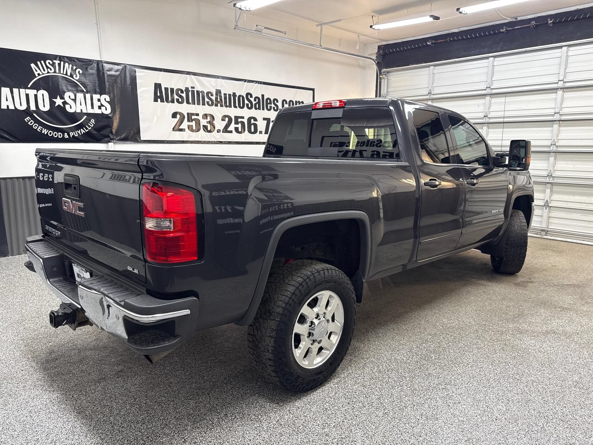 Used 2015 GMC Sierra 2500 SLE w/ SLE Preferred Package AWD/4WD image 3