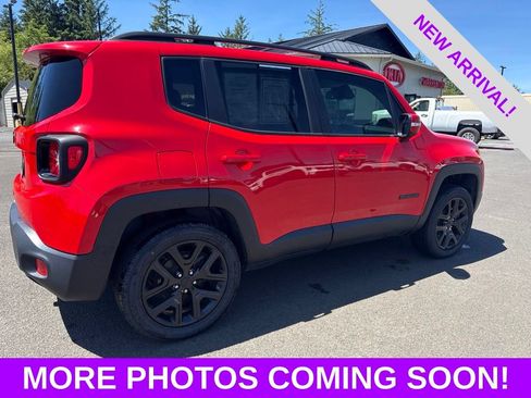 Used 2018 Jeep Renegade Altitude AWD/4WD image 9