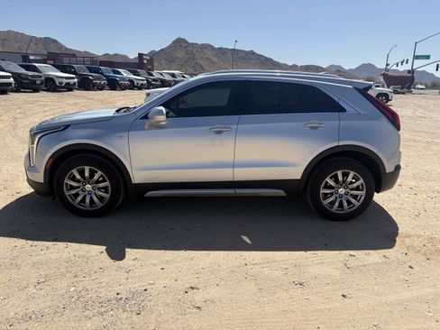 Used 2020 Cadillac XT4 Premium Luxury FWD image 2