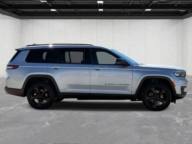Used 2023 Jeep Grand Cherokee L Laredo AWD/4WD image 6