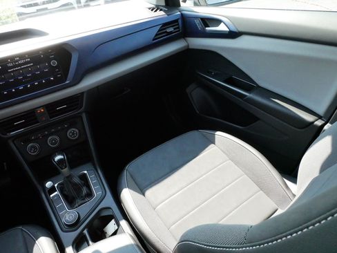 Certified 2022 Volkswagen Taos SE AWD/4WD image 11
