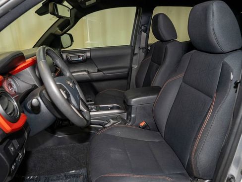 Certified 2020 Toyota Tacoma TRD Sport image 9