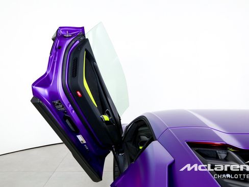 Used 2025 Lamborghini Revuelto AWD/4WD image 11