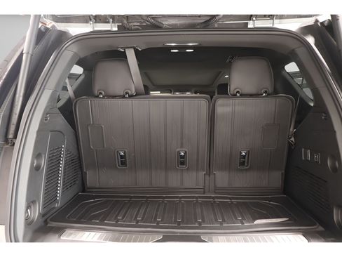 Used 2025 GMC Yukon Denali Ultimate AWD/4WD image 30