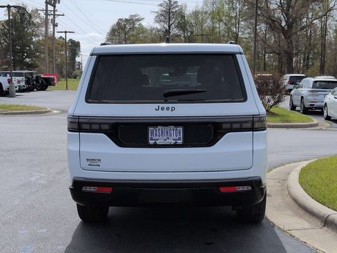 New 2026 Jeep Grand Wagoneer L Limited AWD/4WD image 6