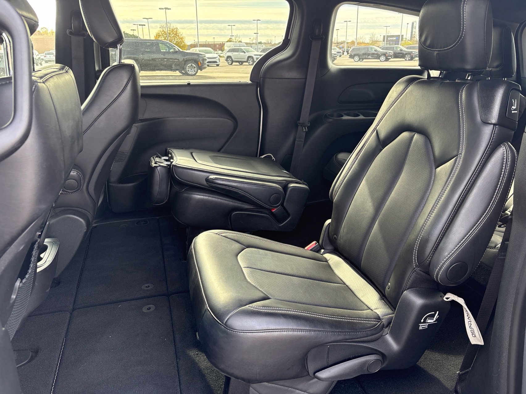 Used 2026 Chrysler Pacifica Select FWD image 8