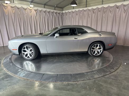 Used 2016 Dodge Challenger SXT Plus image 8