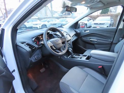 Used 2018 Ford Escape SE image 2