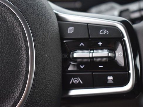 New 2026 Kia Carnival EX image 28