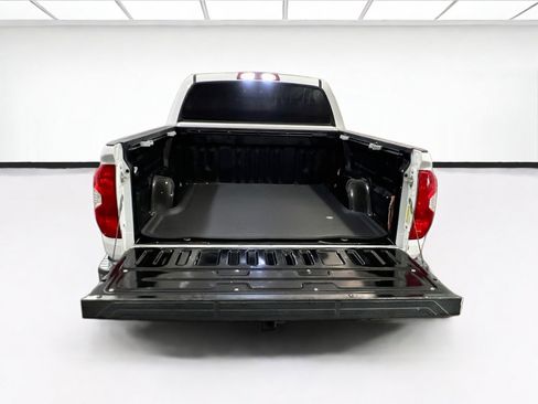 Used 2018 Toyota Tundra SR5 AWD/4WD image 19