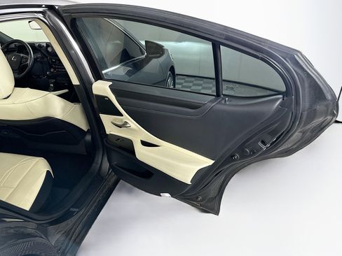 Used 2022 Lexus ES 300h ES 300h Luxury w/ Accessory Package 2 image 31