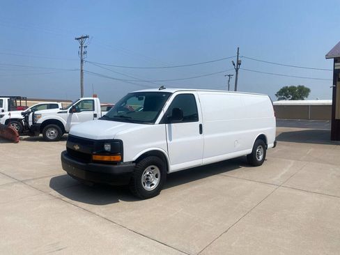 Used 2016 Chevrolet Express 3500 Extended image 2