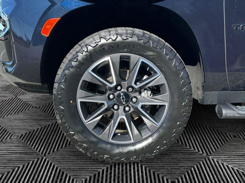Used 2023 Chevrolet Tahoe Z71 w/ Luxury Package AWD/4WD image 9