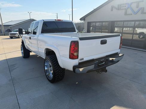Used 2005 Chevrolet Silverado 2500 LS w/ Heavy-Duty Power Package image 7