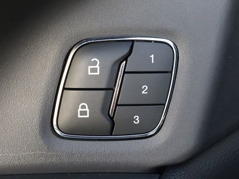 Used 2022 Ford Expedition XLT image 16