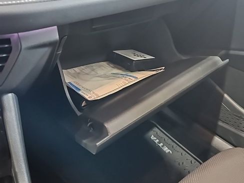 Used 2025 Volkswagen Jetta SEL image 29