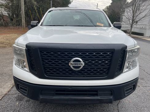 Used 2017 Nissan Titan S image 5