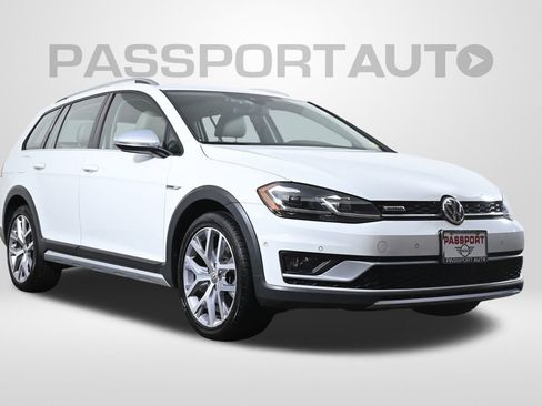 Used 2019 Volkswagen Golf Alltrack SE image 3