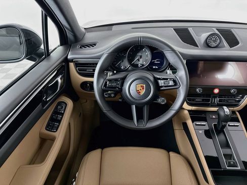 Certified 2026 Porsche Macan AWD/4WD image 23