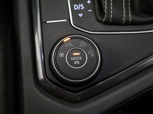 Used 2021 Volkswagen Tiguan SE w/ Panoramic Sunroof Package image 52