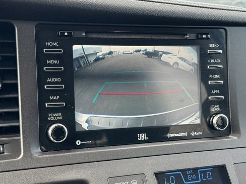 Certified 2020 Toyota Sienna SE w/ SE Preferred Package FWD image 21